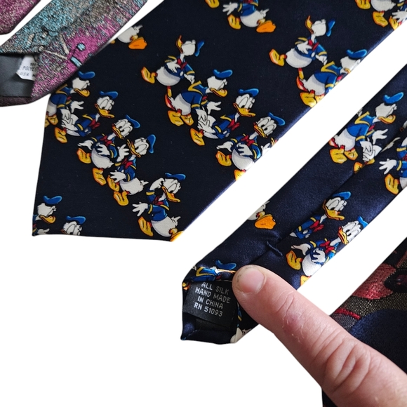 Lot of 4 Disney Mickey Mouse Donald Duck Men's Ties - Picture 8 of 8